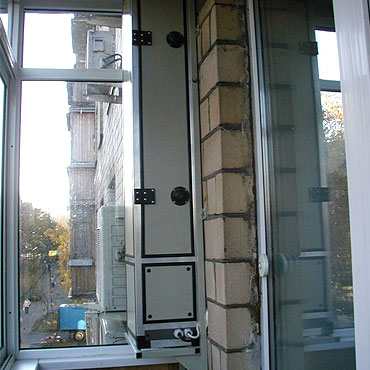 ПВУ-350 внутри застекленного балкона